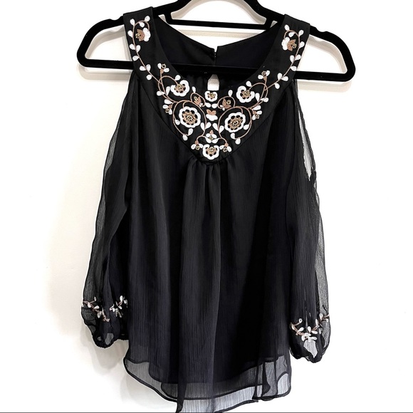 NWOT! White House Black Market Embroidered Cold-Shoulder Blouse Size XS - Picture 2 of 9